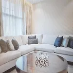 Elegant & Cozy In Kensington